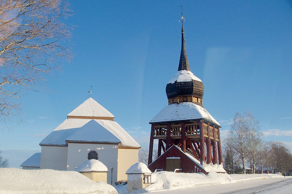 Bild_Hallens_kyrka_Wikipedia