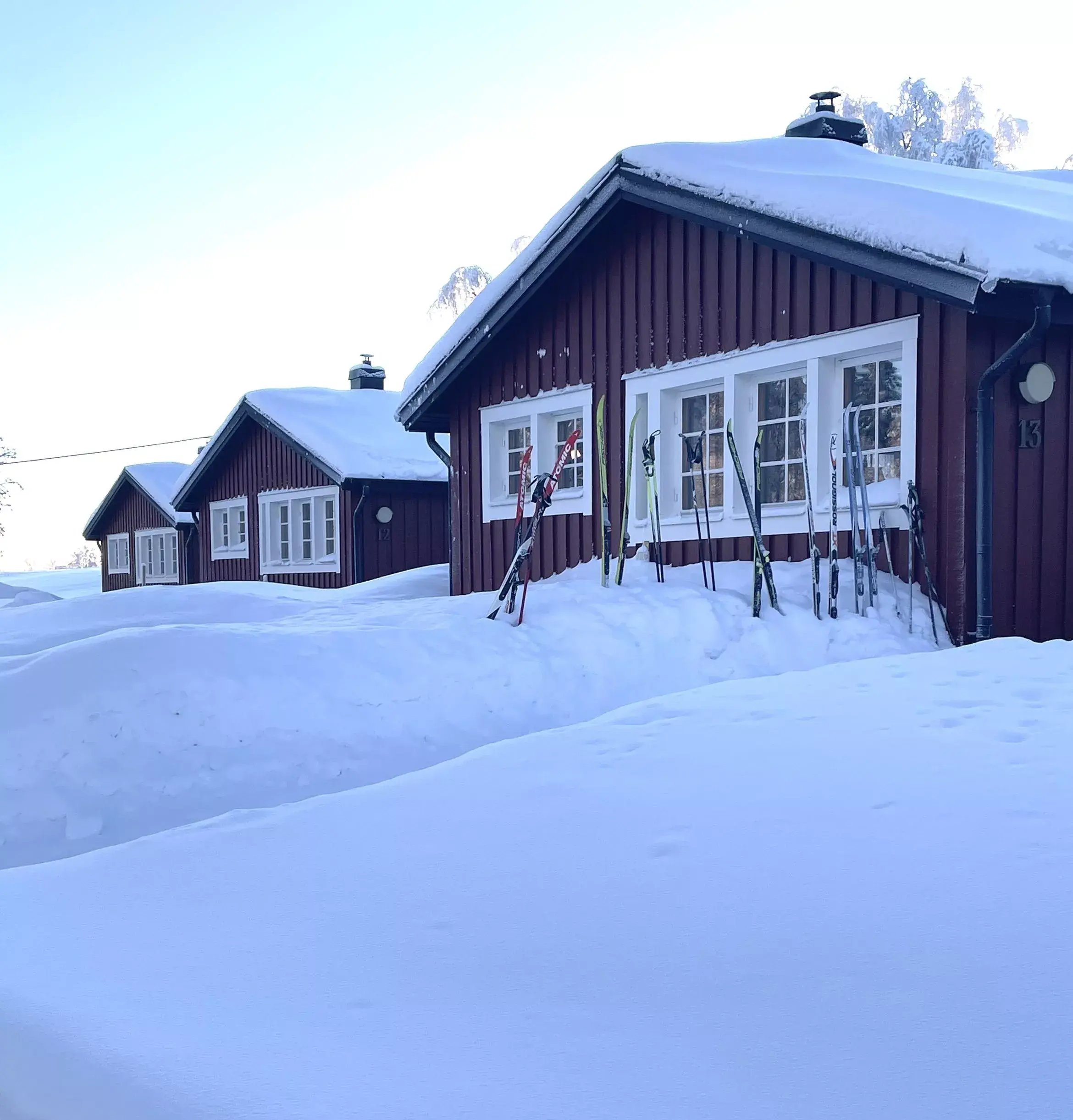 Ol-jons-hus-m-skidor-jan2024